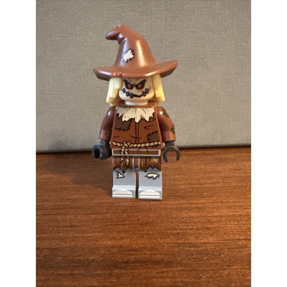 LEGO Scarecrow Minifigure from LEGO Batman Movie set 70913 Scarecrow Fearful